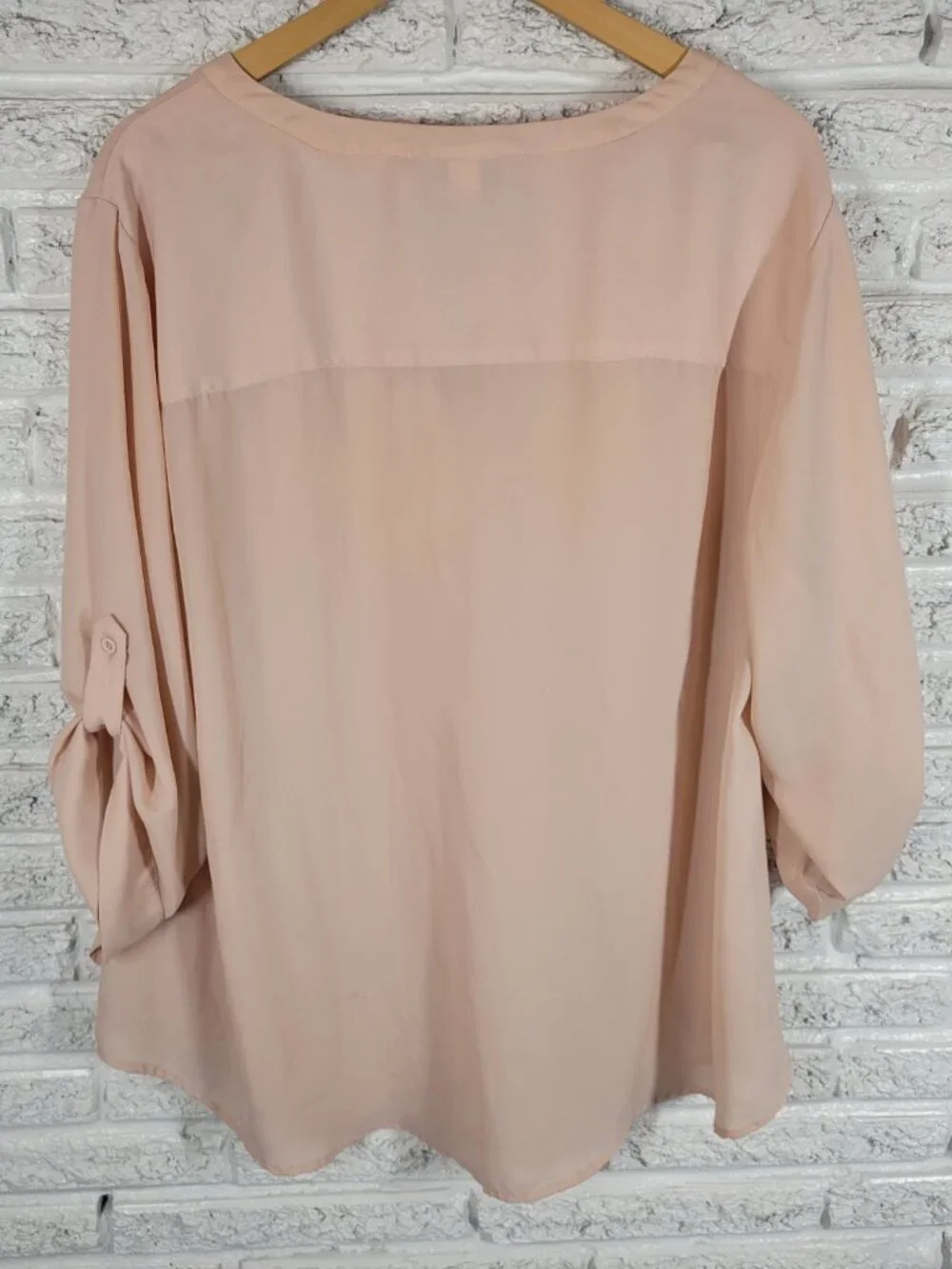 Torrid 3X Pale Pink Sheer Button Up Top 3/4 Roll Tab Sleeve Keyhole PIN10E - Picture 6 of 9